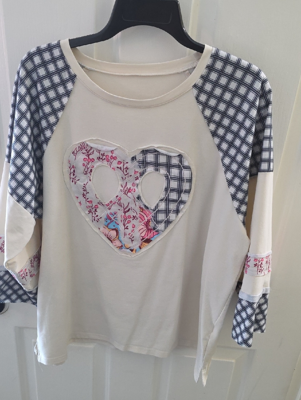 Women Easel cream and blue top
